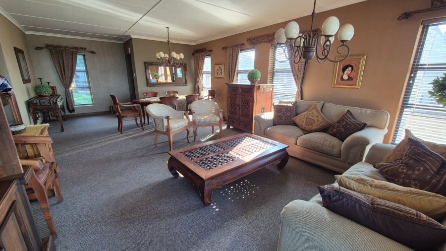 To Let 3 Bedroom Property for Rent in Wavecrest Eastern Cape